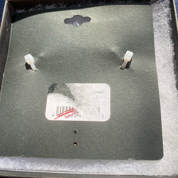 Mia & Tess cream bracelet - Picture 3 of 7